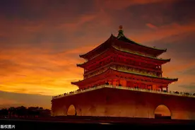 陈子昂《登幽州台歌》登楼远望，悲从中来，语言奔放，富有感染力图片