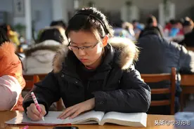 八省联考疑似泄题？有学生：骗子，我买到假答案了图片