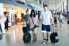 郑爽：自尊自重自爱自信负责的女孩才最美丽图片