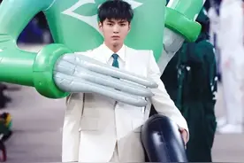 廉价的LV在上海发布男装秀场，预算可能都拿来请明星啦图片