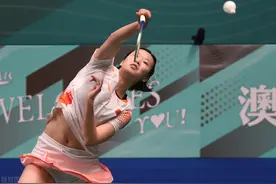打羽毛球什么装备最重要，不是羽毛球拍而是它图片