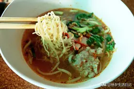 青菜肉丝面，哧溜图片