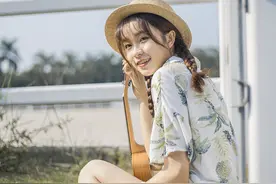 云卷飞山邀对，上联：草有芳心，犹自风情万种；下联？图片