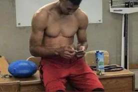 易建联的天赋到底有多高？手臂肌肉不输魔兽，身材比例完爆KD图片