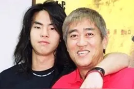 恭喜！柯受良39岁儿子升级当爹，首晒一家三口合影，画面温馨有爱图片