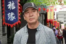 寇振海45岁妻子罕晒自拍，面色红润气质佳，老少恋恩爱14年图片