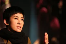 吴君如：恋爱23年不结婚，41岁产女，终拿2.5亿股份图片