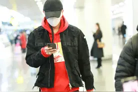 宝藏男孩黄子韬竟然还会手语？真相太暖心了图片