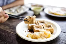 为什么臭豆腐闻起来臭吃起来那么香？到底有什么秘诀，一起揭晓吧图片