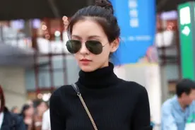 张予曦真有80多斤吗？穿黑色露腰上衣配牛仔裤，怎么看也是纸片人图片