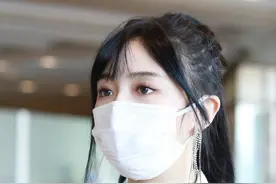 费沁源现身北京，清纯甜美婀娜多姿，被誉“四千年一遇的美少女”图片