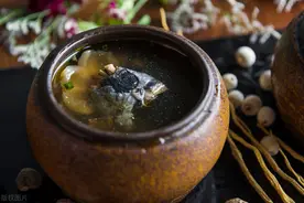 怀孕之后身体皮肤很干燥，这款炖汤可以帮助你，赶紧学着做起来吧图片