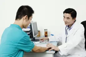 阴茎异常勃起是怎么回事？可发生于任何年龄段，需及时治疗图片