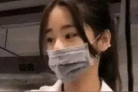 最美“口罩厂花”摘下口罩，露出真容，网友：眼泪默默的流了下来图片
