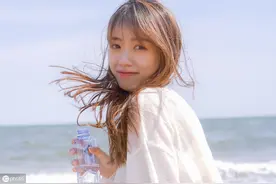 小说：她长得漂亮会撒娇，遇事总有同事帮忙，不久就害自己吃大亏图片