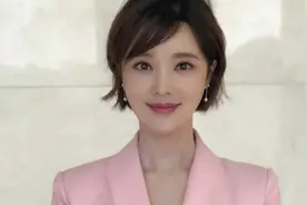 央视女主播胡蝶：美貌与才华，事业与婚姻应有尽有，只差当上国脸图片