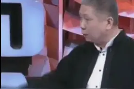 老头持瓶鉴宝，马未都：假的，没这图案！老头：你见过所有图案？图片
