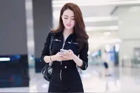 杨幂徐璐“连体衣”撞衫亮点多，前者身材好，后者气质好图片