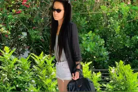 71岁凭什么美？“婚纱女王”王薇薇告诉你，自律优雅让71也能变17图片