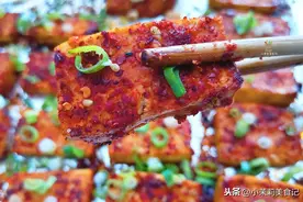 豆腐别再炒着吃了，换种做法，外焦里嫩特入味，比麻婆豆腐还好吃图片
