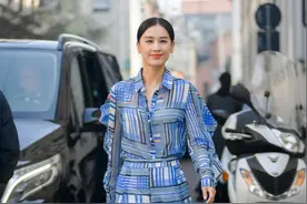 黄圣依不愧是豪门阔太，一套蓝色休闲装，在她身上能有“高定感”图片