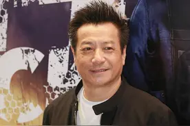 71岁石修老来魅力依然，最自豪维持34寸腰，结婚44年零绯闻图片