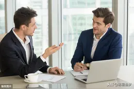 下属从来不主动汇报反馈工作，资历又和我差不多，该怎么办？图片