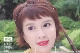 45岁金巧巧罕晒娃，嫁入豪门美貌未减，可儿子却避开亲妈基因图片