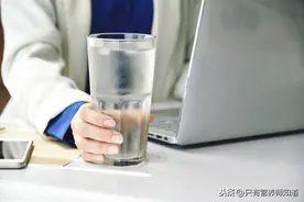 白开水放多久就不能再喝了？图片