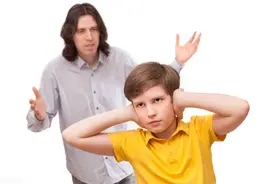 对老师说：孩子交给你了，麻烦你好好教育的家长，有些道理你要懂图片