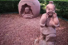 司马光砸缸：司马光砸光~司马缸砸缸~司马缸砸光~咣当！图片