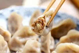 调猪肉白菜馅，牢记“2放2不放”，饺子鲜香多汁，好吃又入味图片