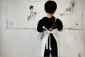 靳东妻子李佳晒儿子成长照，6岁从小帅到大，却甚少与爸爸同框？图片