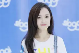 唐嫣的腿是真实存在的吗？穿牛仔背带裤秀"漫画腿"，好有魅力图片