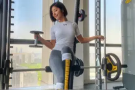 宅男女神赵奕欢身材傲人，健身近照让人沦陷，小鸟腿长筒袜好大胆图片