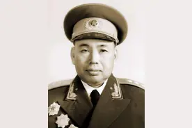 解放军更换六五式军服，退休干部们纷纷闹情绪，许世友：从我做起图片