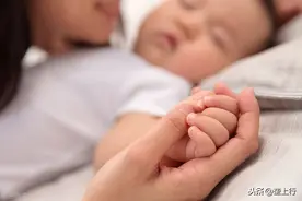“用母乳滴眼睛可以消炎”？妈妈信偏方，连续洗了两天 孩子眼睛红肿充血进医院图片