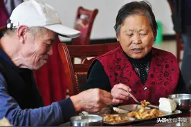 大妈和两位大爷的感情纠葛，引发命案/ 无视规则，只会自食其果图片