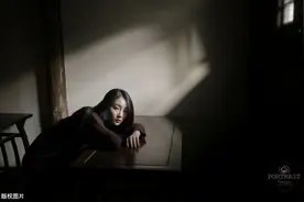 小说：连续几天清晨被邻居的闹钟吵醒，上门找他理论后却险出意外图片