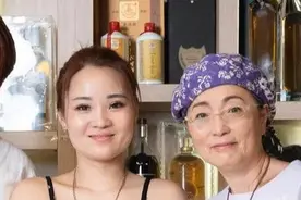 TVB配角携最小女友出镜 被好友取笑钟意食猪扒图片