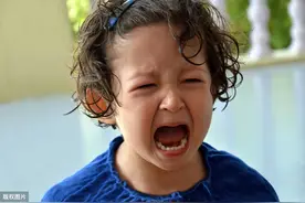 不让孩子哭，可能会毁了孩子的一生，父母要知晓图片
