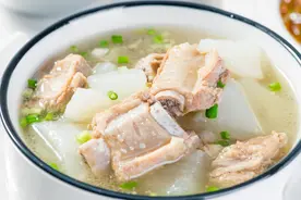 煮猪肉煮排骨时，记住“3不放”，肉香十足味道正，没腥味图片