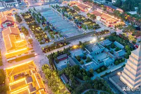 西安最霸气景区，晚上比白天还热闹，现场游客多多图片
