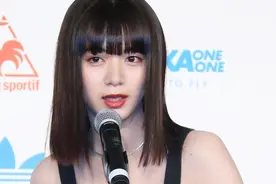 池田依来沙阳光少女笑容天真可爱 吊带裙显纯洁肤色图片