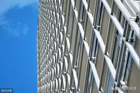 案例解析：大楼外墙砖块脱落导致车辆受损，谁来承担赔偿责任？图片