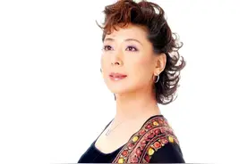 孝女关牧村：将高龄父亲当孩子呵护图片