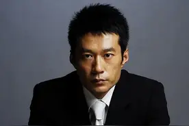 谭凯：20多岁事业有成，30岁转行当演员，如今成了宝藏大叔图片