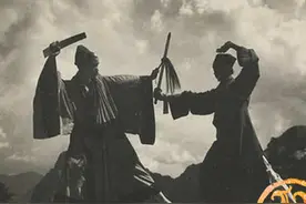 一组百年前的道士老照片：图五是华山论剑，图七神似“百眼魔君”图片