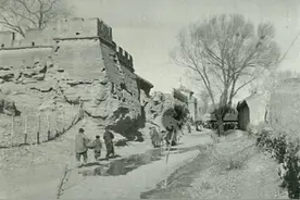 老照片：1941年2月永定河张家口附近的老城街景图片