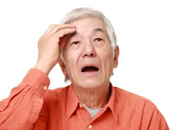阿尔茨海默病是脑功能退化现象，故无需吃药？药师辟谣，说出实情图片